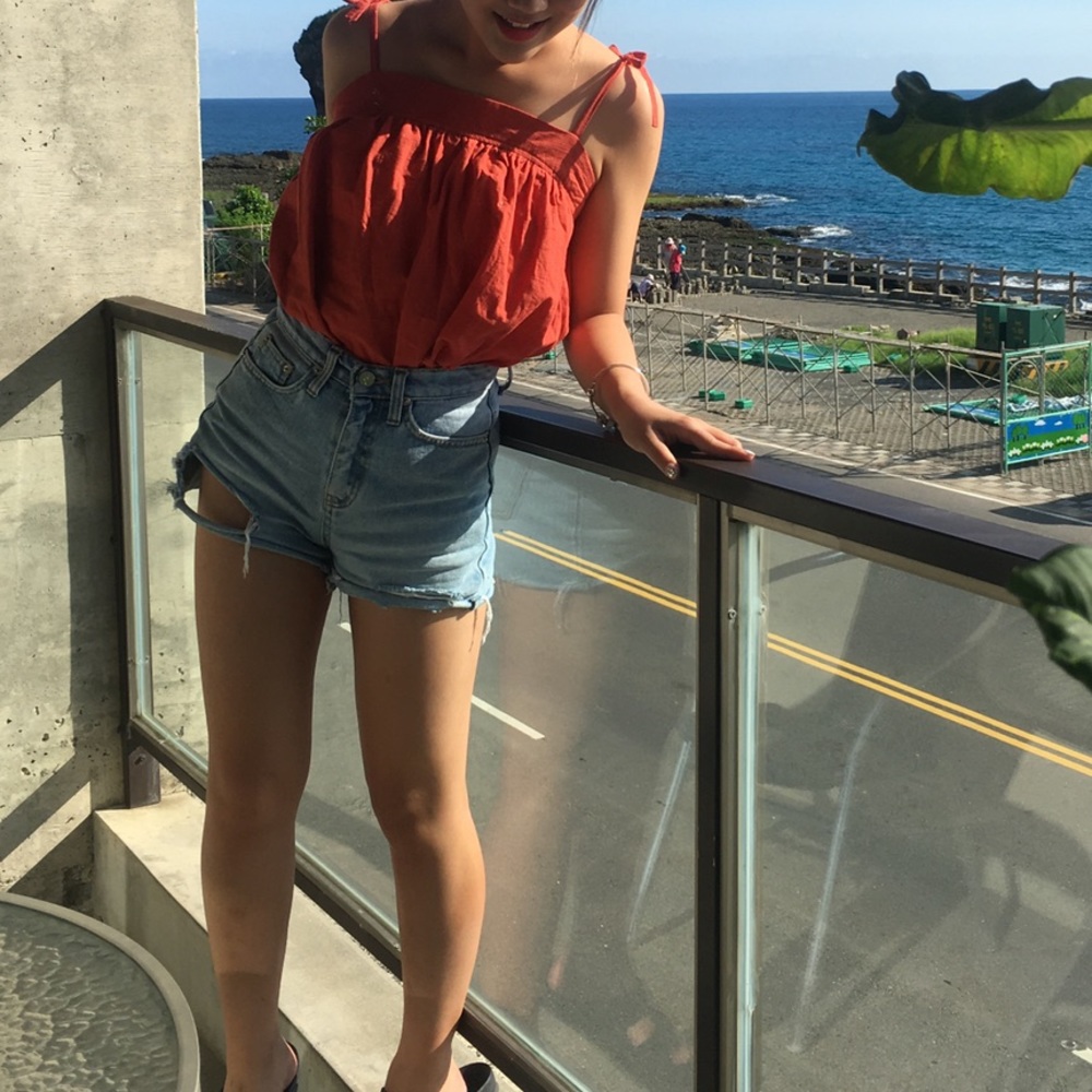 Red top - Picture 5 of 6